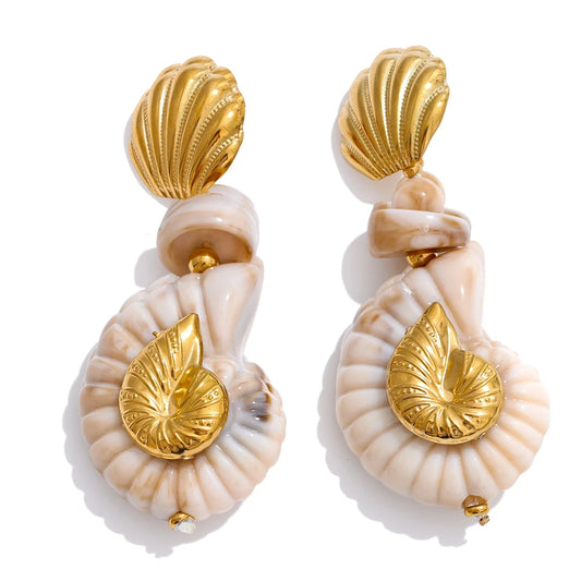 Brinco Feminino Dourado com Detalhes em Concha