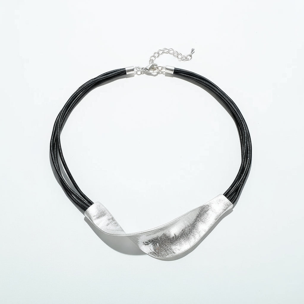 Colar Feminino com Detalhe Prateado Texturizado