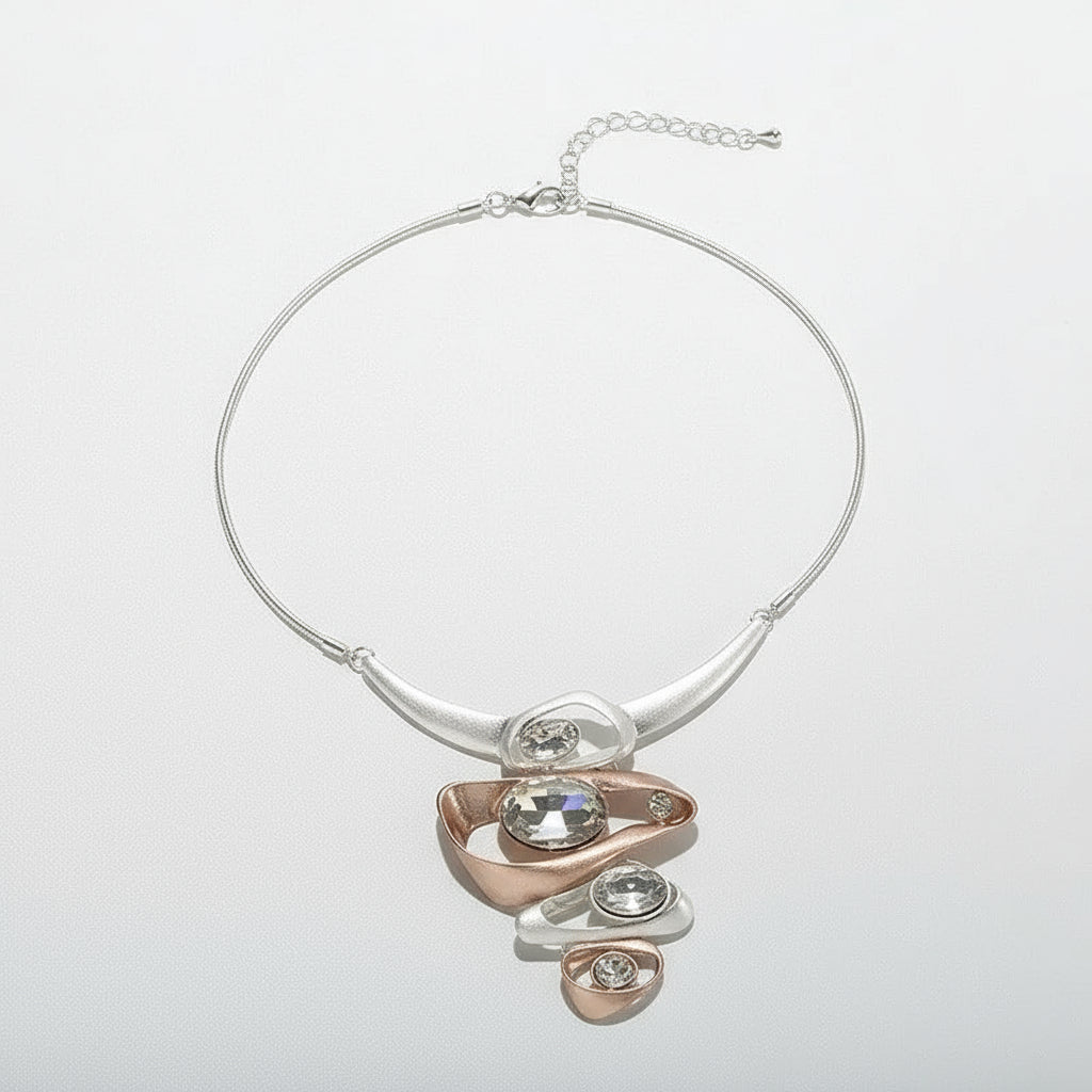 Colar Feminino Banhado a Prata com Detalhes Brilhantes