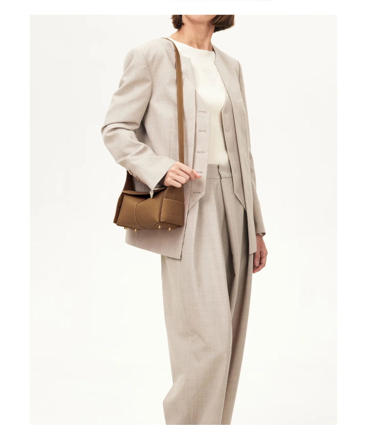 Bolsa Feminina Pequena em Couro Taupe – Estilo Oriental Sofisticado