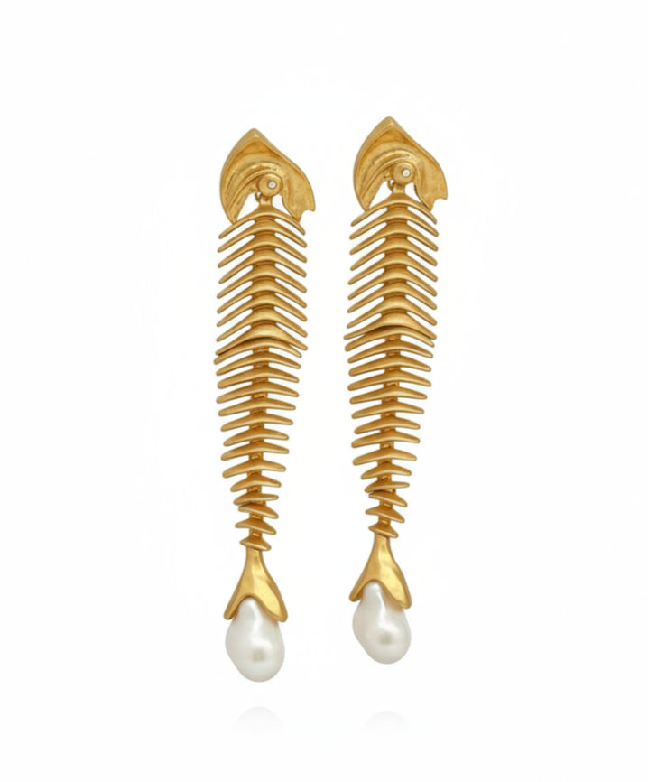 Brinco Dourado Feminino com Design Artístico e Pérola Premium