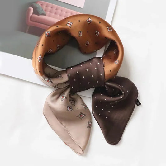 Lenço Feminino de Cetim com Estampa Elegante