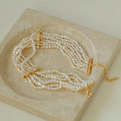 Colar Choker de Pérolas Delicadas com Detalhes Dourados - joia Fina