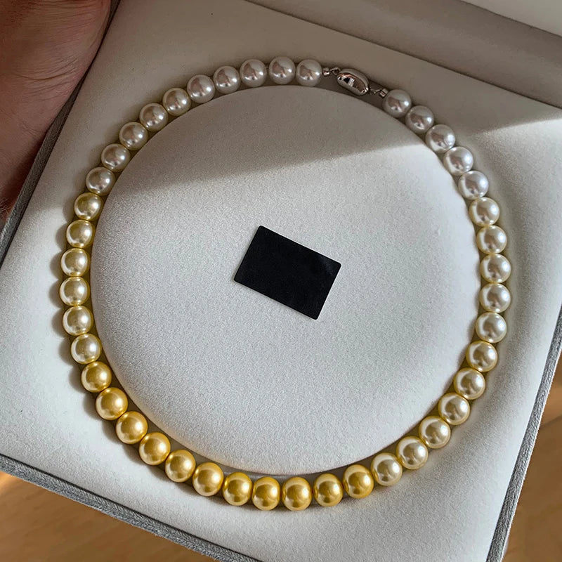 Colar de Pérolas Champanhe com Gradiente Branco Elegante