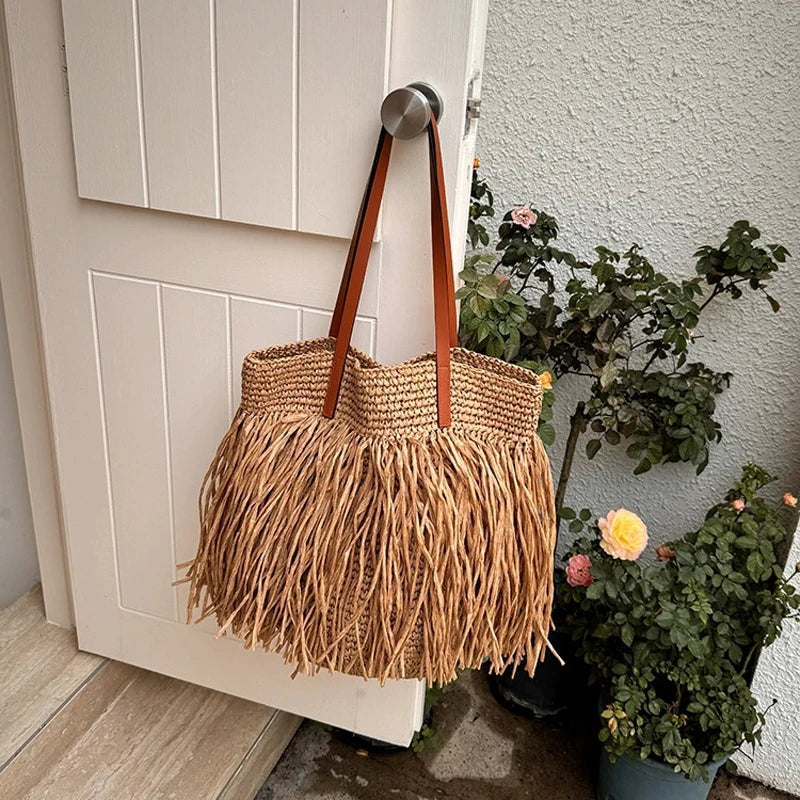 Bolsa Feminina de Palha com Franjas