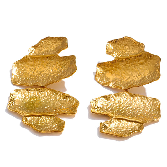 brinco-feminino-dourado-grande-esculpido